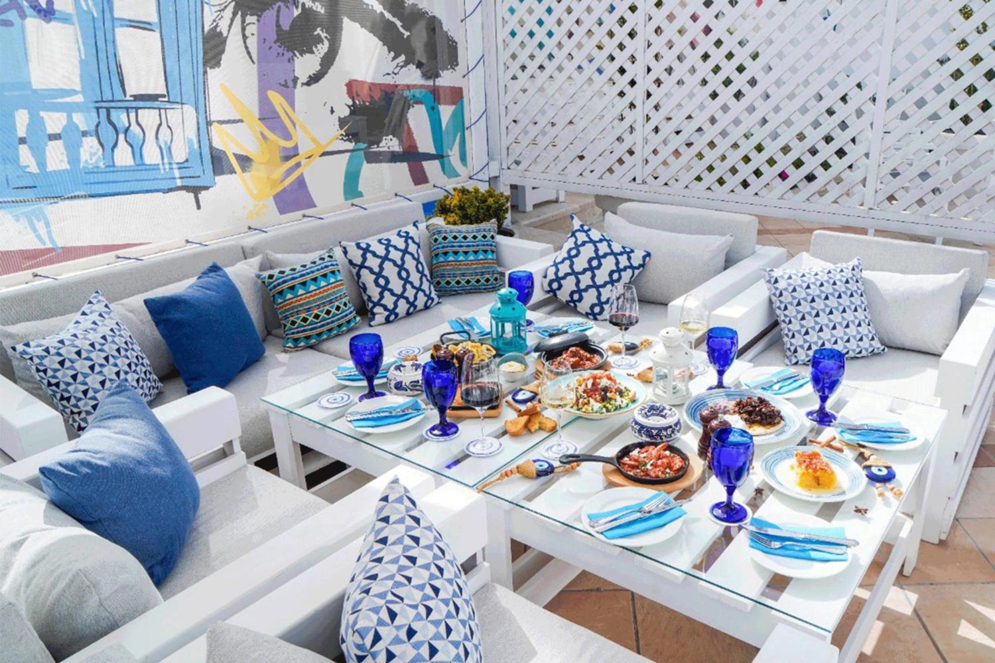Amman Marriott Hotel Exterior photo A Moroccan table setting
