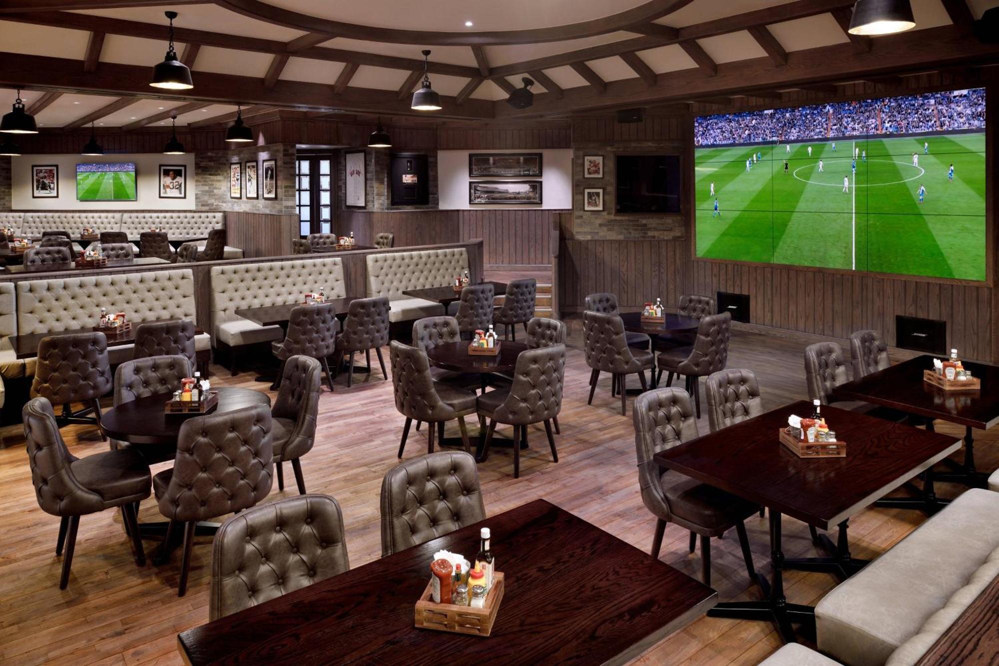 Amman Marriott Hotel Exterior photo The interior of a typical sports bar